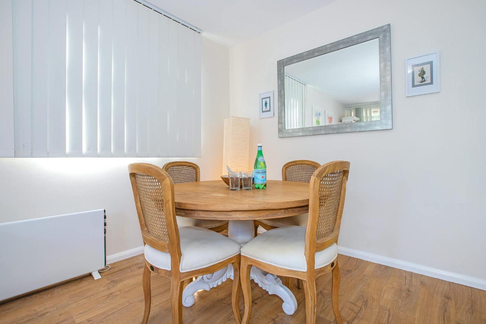 Apartment Cosy Crows Nest Escape - New Listing Sydney